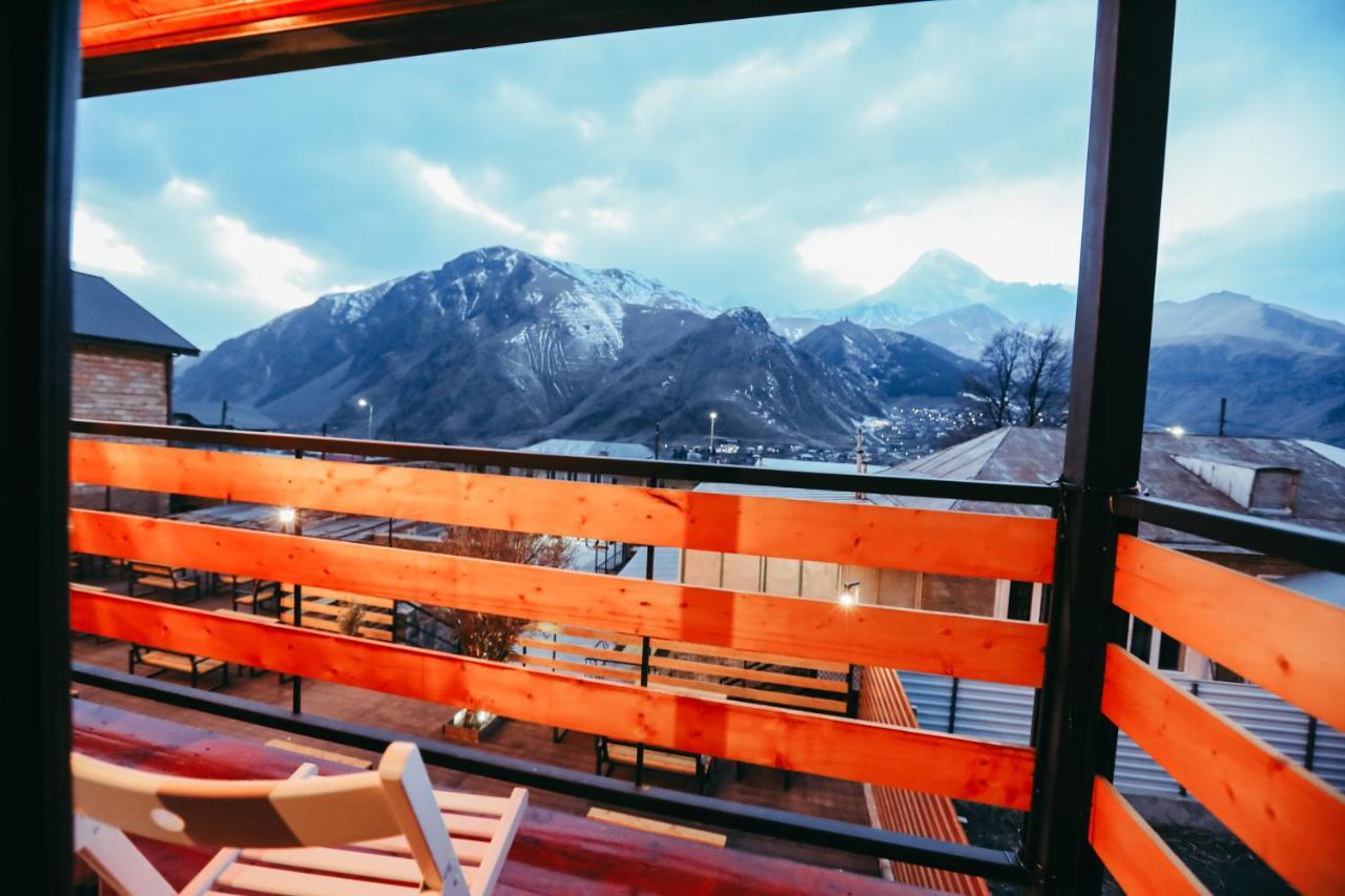 Wooden Hotel Kazbegi Екстериор снимка