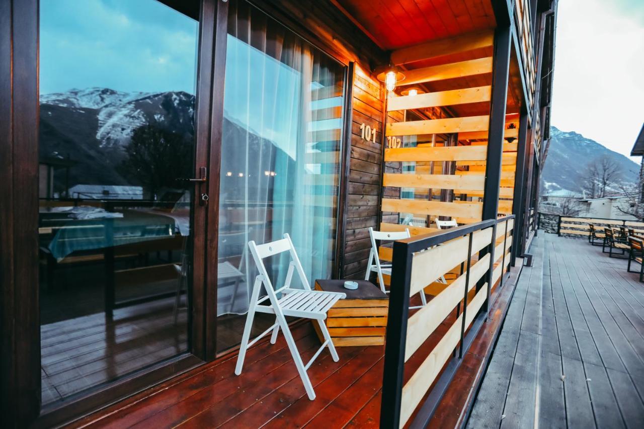 Wooden Hotel Kazbegi Екстериор снимка